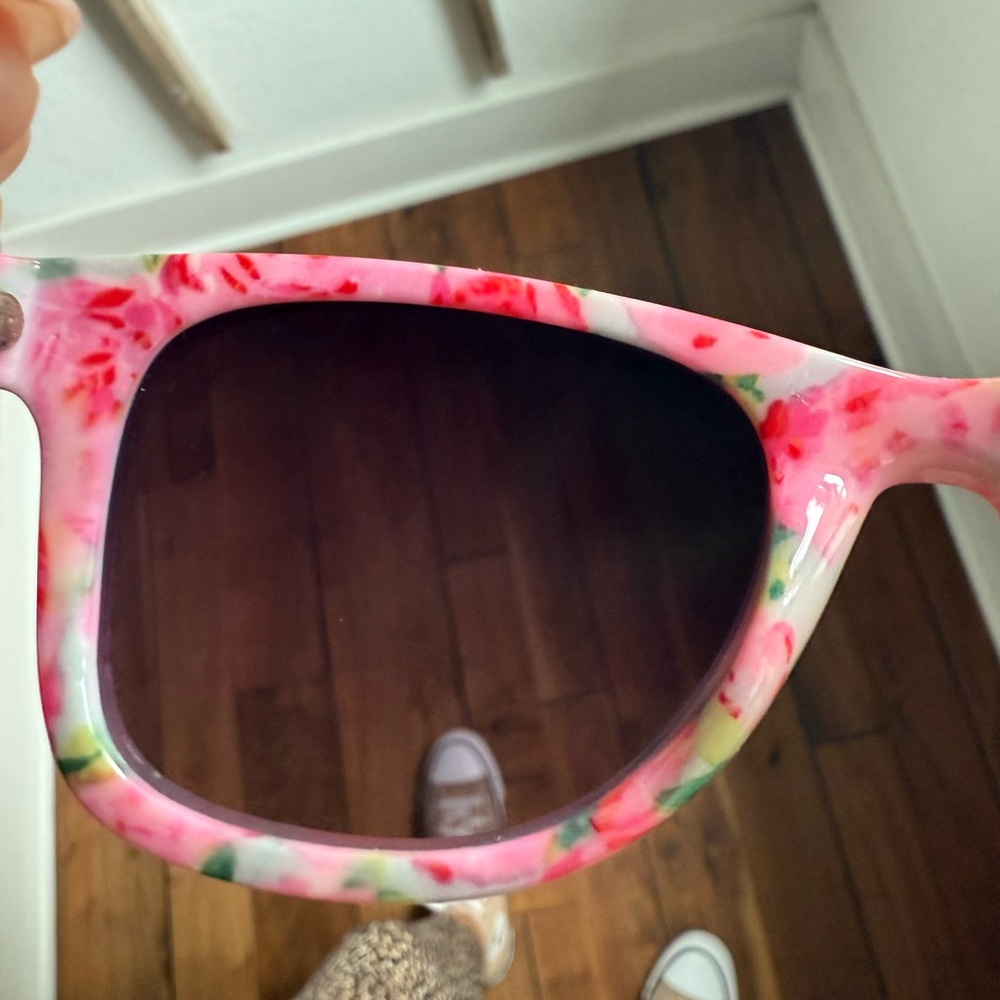 Lilly Pulitzer Hotty Pink FIRST IMPRESSION MADELINE SUNGLASSES - Picture 9 of 11